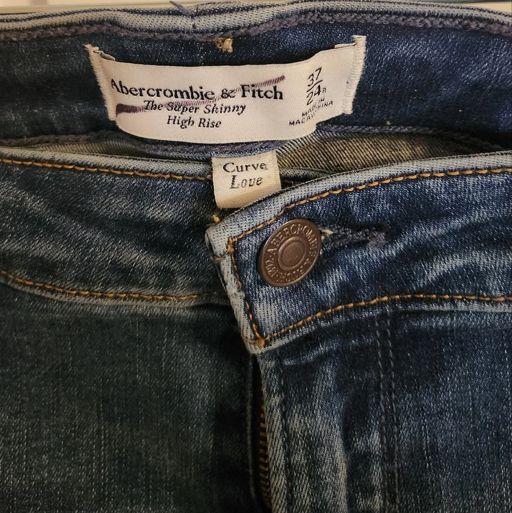 Abercrombie & Fitch Distressed Super Skinny High Rise Jegging Curve Love Size 24 - Picture 2 of 4